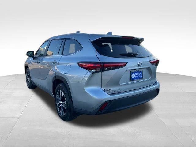 2023 Toyota Highlander Hybrid XLE photo 3