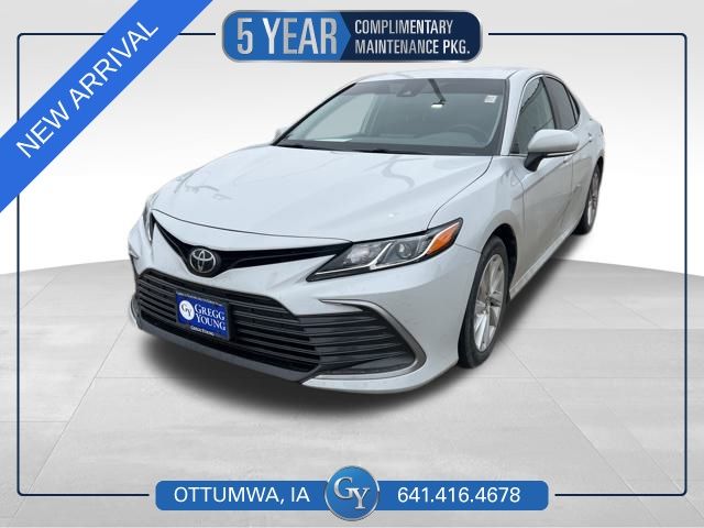 2022 Toyota Camry LE's photo