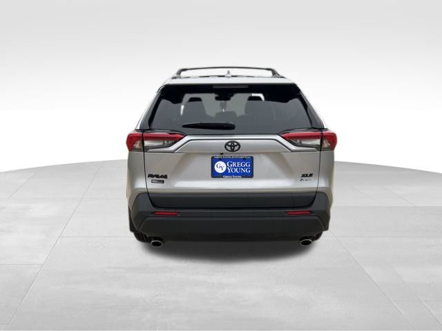 2025 Toyota RAV4 Hybrid XLE photo 3