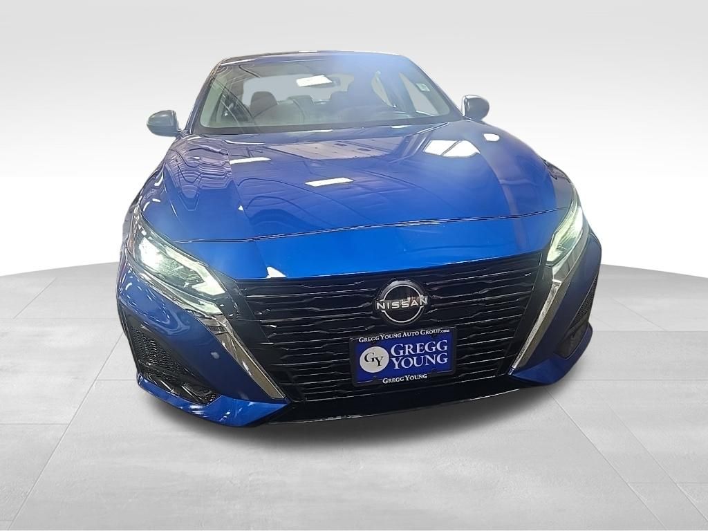 2025 Nissan Altima SV - Photo 9