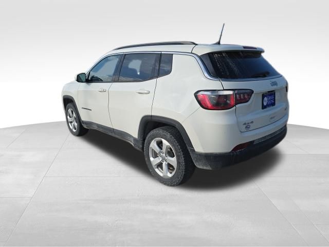 2020 Jeep Compass Latitude photo 2