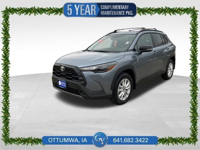 2026 Toyota Corolla Cross LE's photo