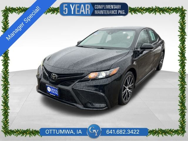 2023 Toyota Camry SE's photo