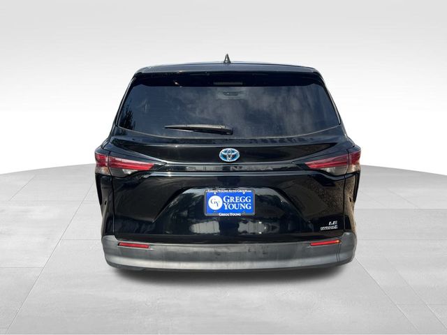 2021 Toyota Sienna LE photo 4