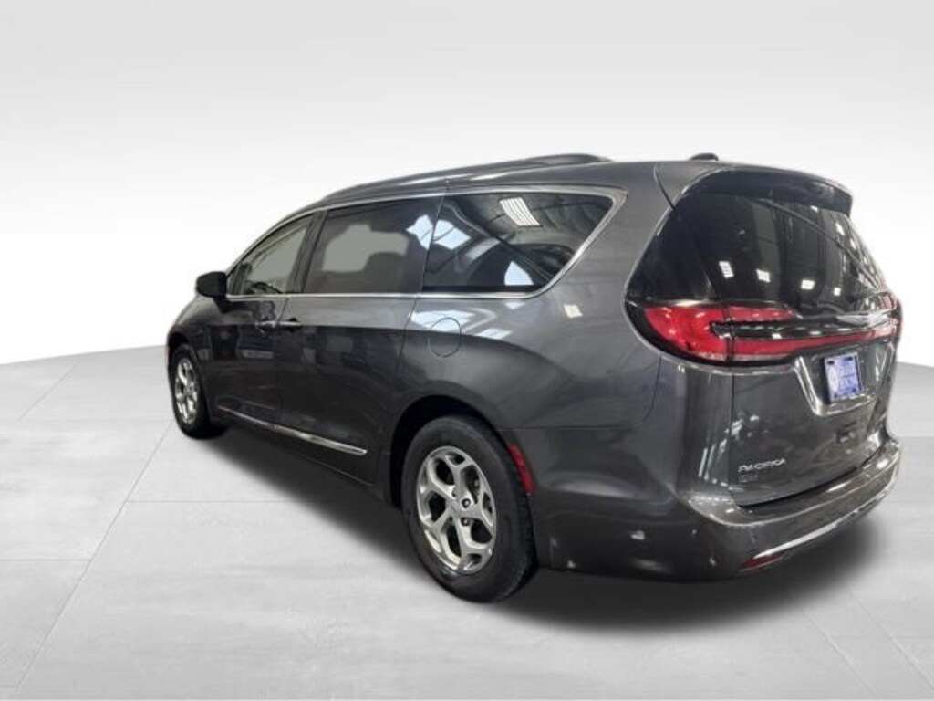 Used 2023 Chrysler Pacifica Limited Van Passenger Van