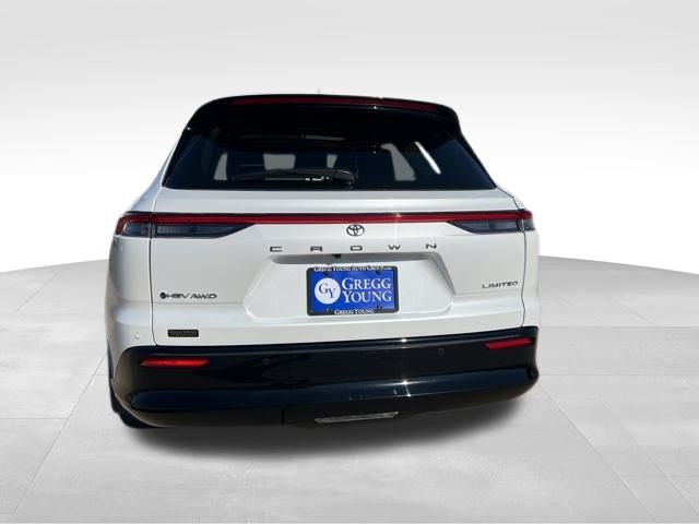 2025 Toyota Crown Signia Limited photo 4