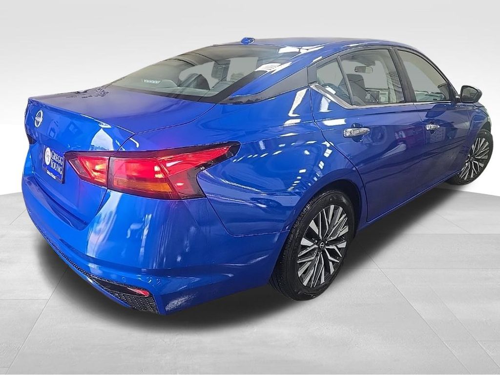 2025 Nissan Altima SV - Photo 6