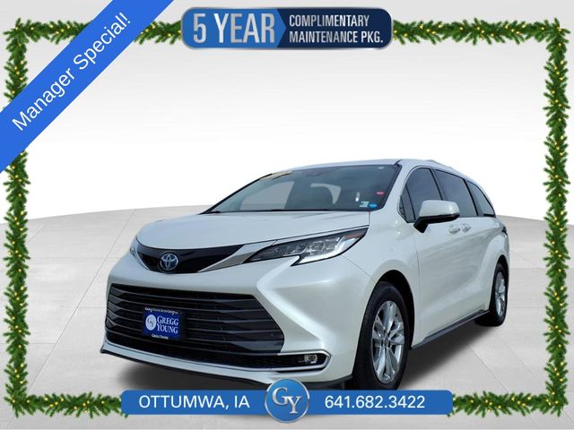 2024 Toyota Sienna Limited's photo