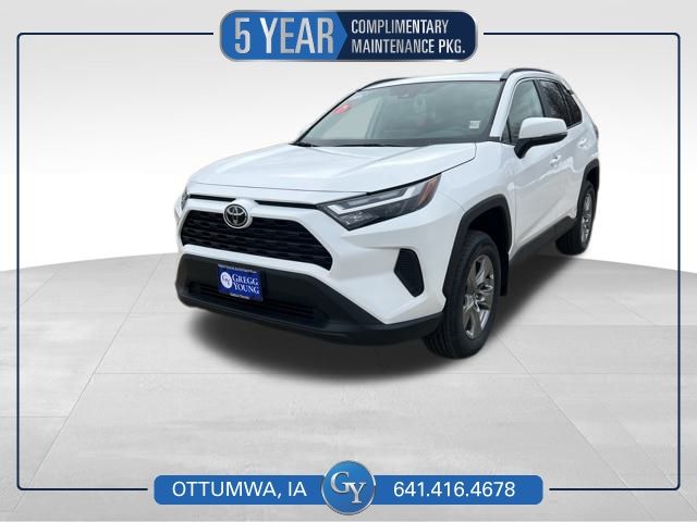 2025 Toyota RAV4 XLE's photo