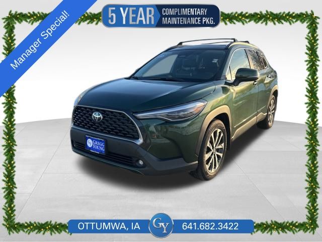 2024 Toyota Corolla Cross XLE's photo