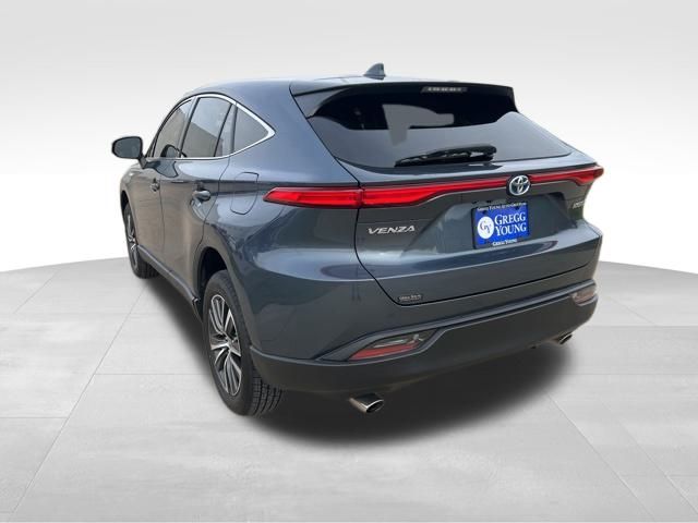2021 Toyota Venza LE photo 2