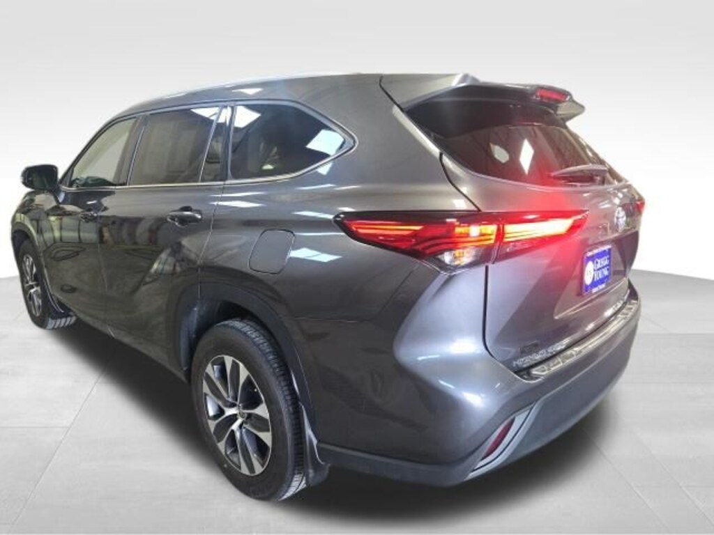 Used 2022 Toyota Highlander XLE SUV
