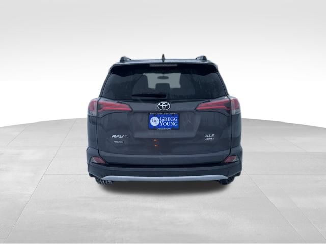 2016 Toyota RAV4 XLE photo 3