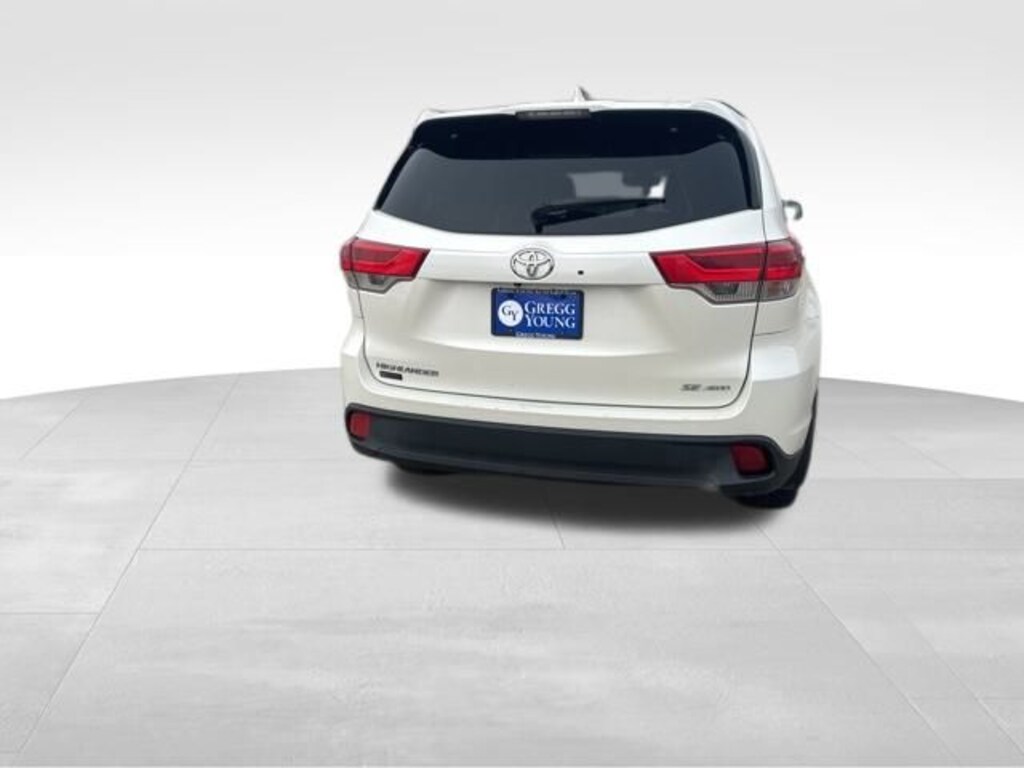 Used 2018 Toyota Highlander SE V6 SUV