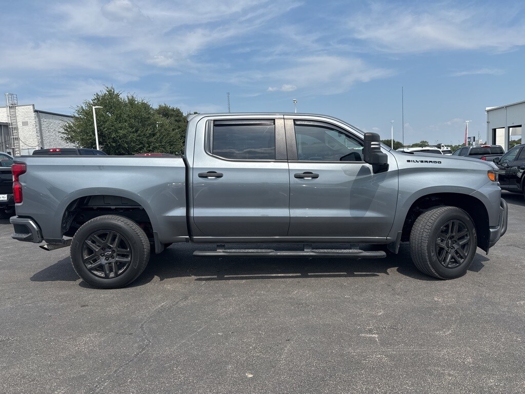 2021 Chevrolet Silverado 1500 Custom photo 2