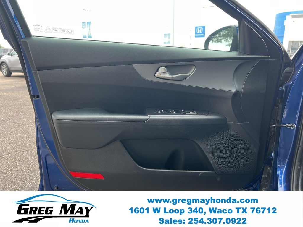 2021 Kia Forte LXS - Photo 18