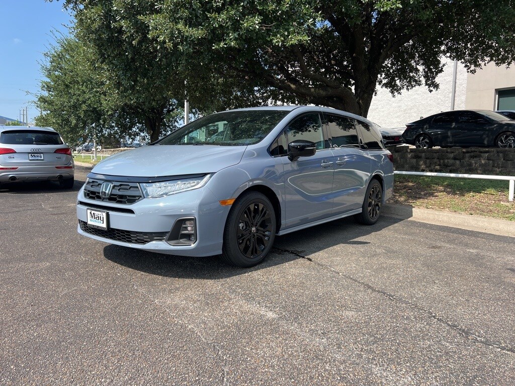 2026 Honda Odyssey photo 2