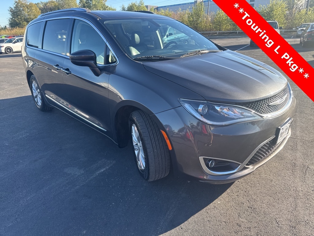 Used 2018 Chrysler Pacifica Touring L Minivan/Van