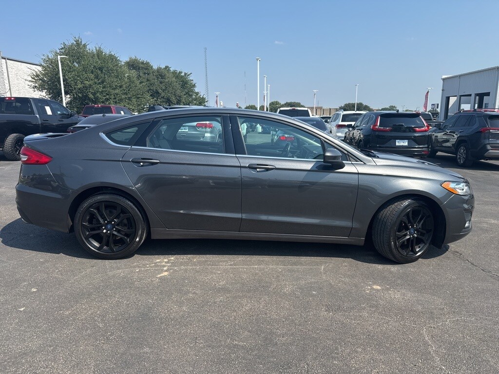 2019 Ford Fusion SE photo 2