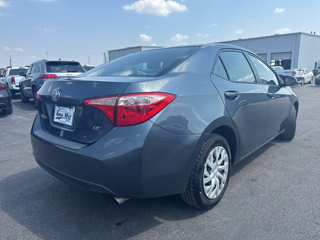 2018 Toyota Corolla LE photo 3