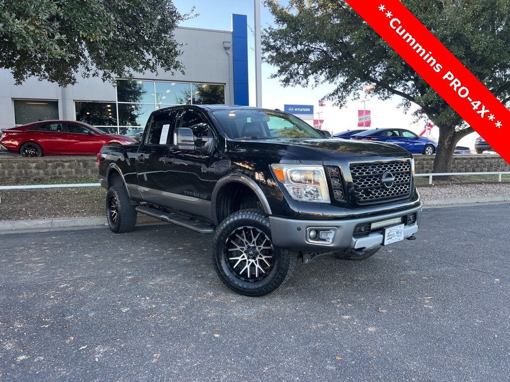 2017 Nissan Titan XD Pro-4X's photo