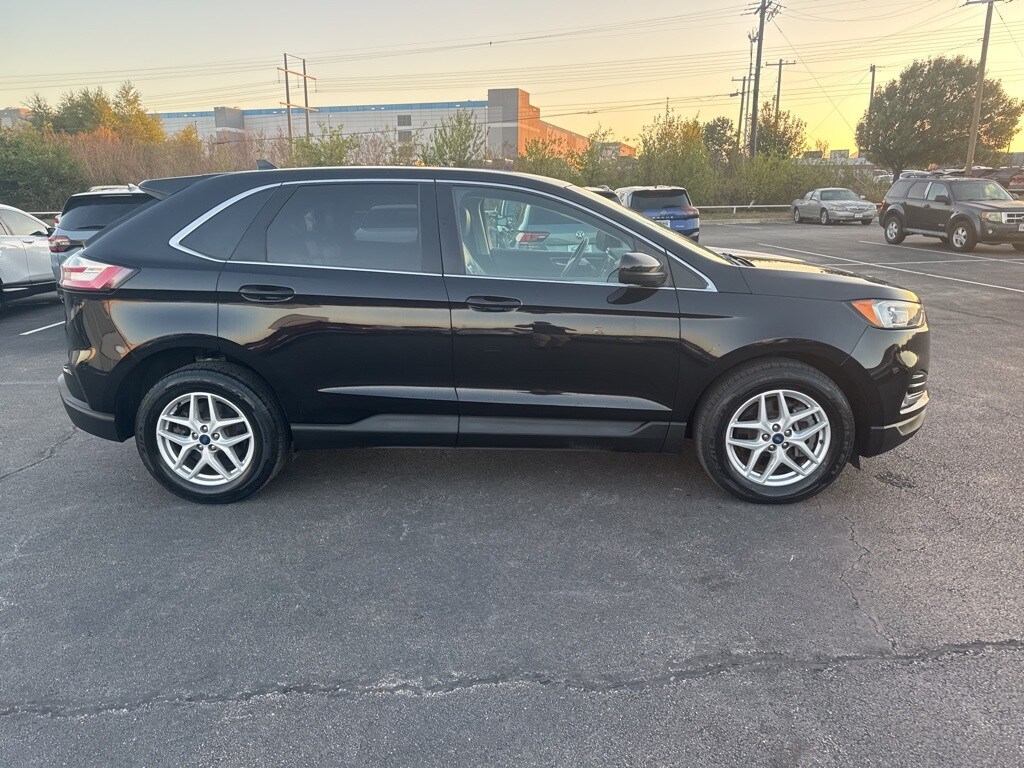 2021 Ford Edge SEL photo 2