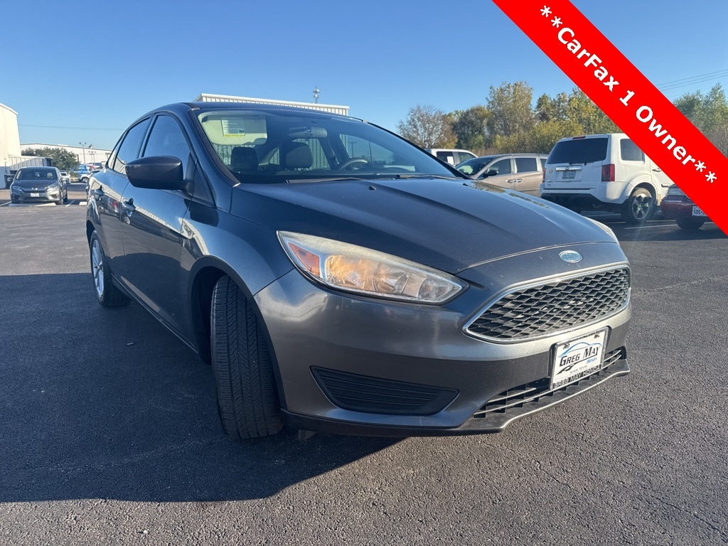 2018 Ford Focus SE's photo