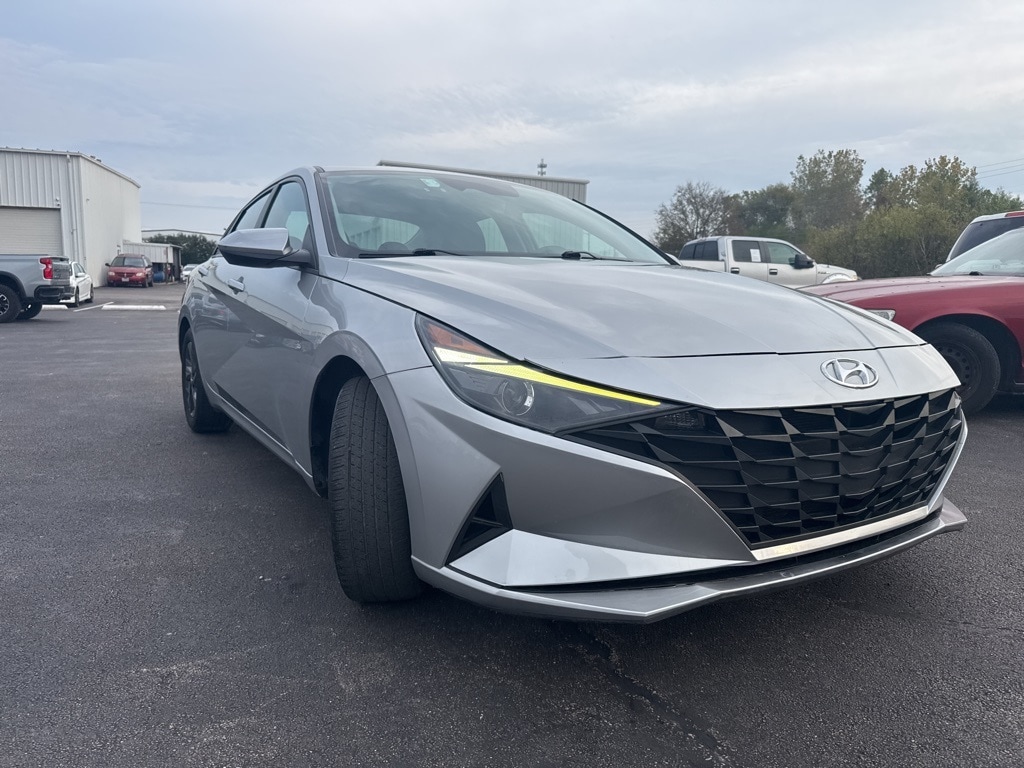 2023 Hyundai Elantra SEL's photo