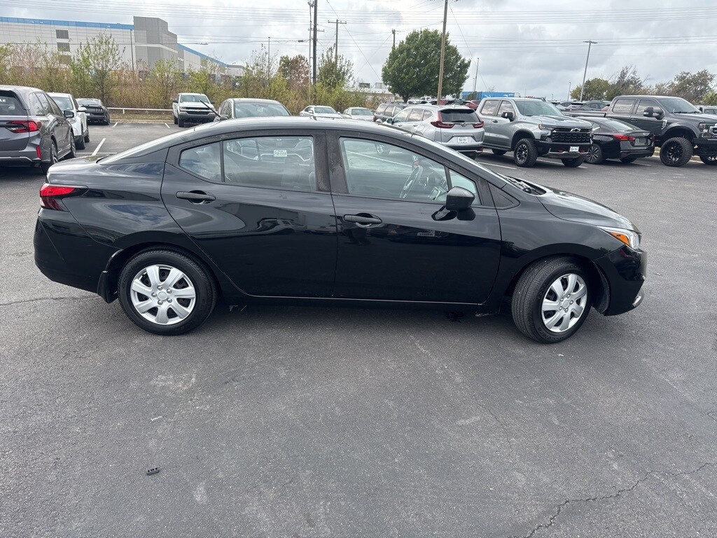 2021 Nissan Versa 1.6 S photo 2