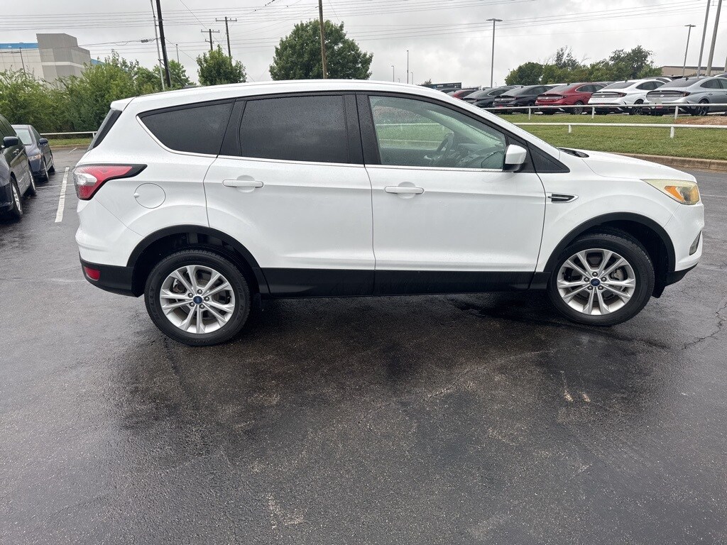2017 Ford Escape SE photo 2