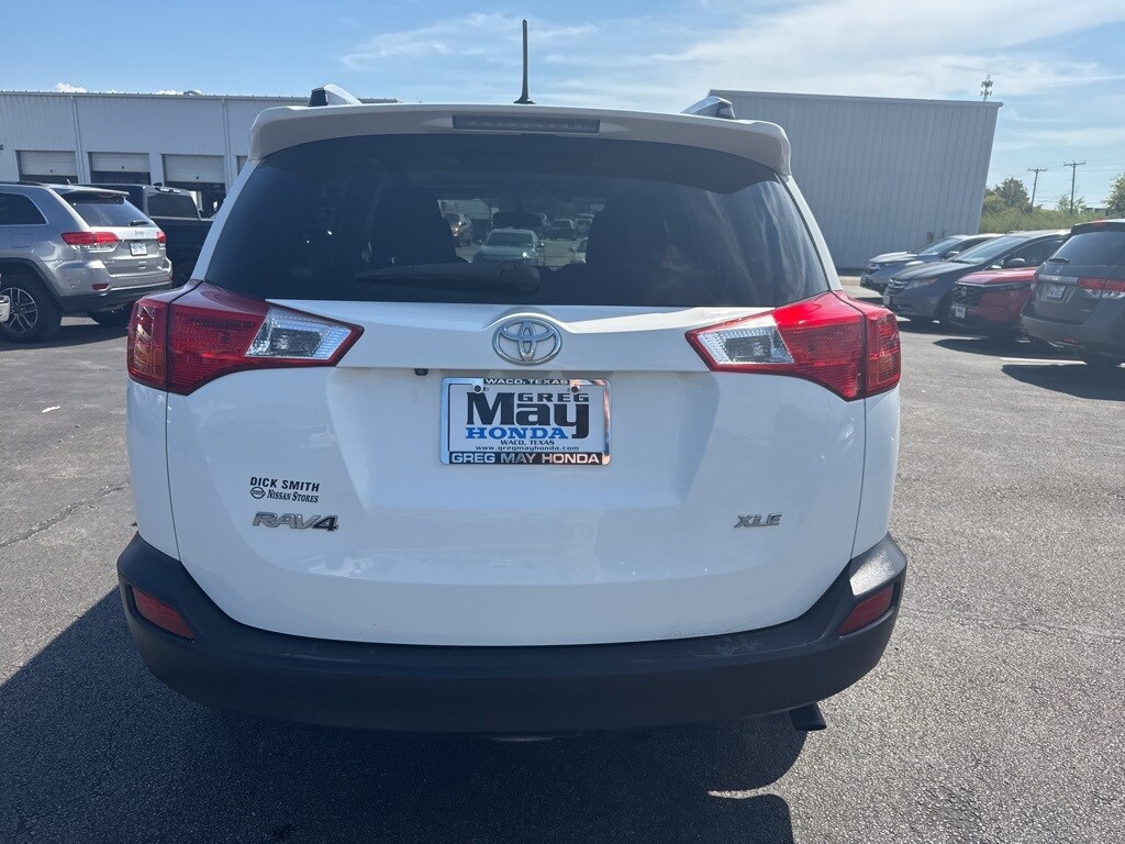 2015 Toyota RAV4 XLE photo 3