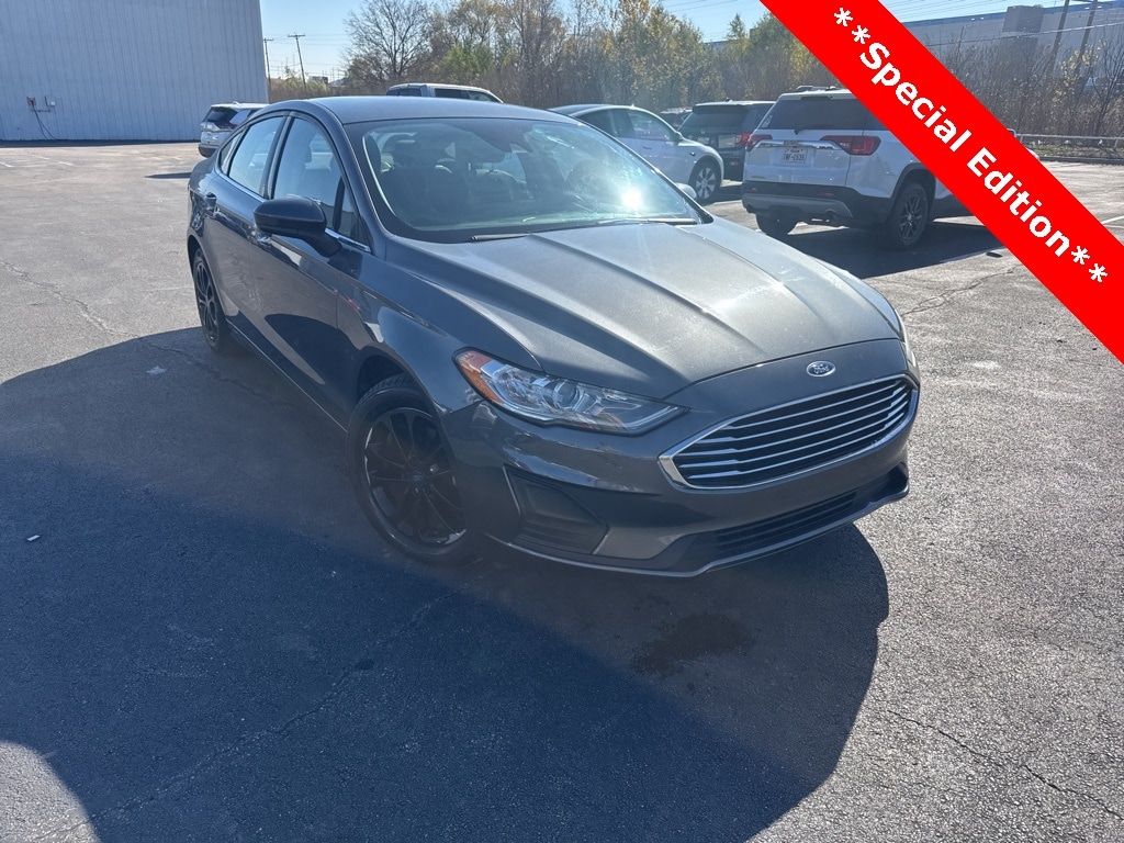 2020 Ford Fusion SE's photo