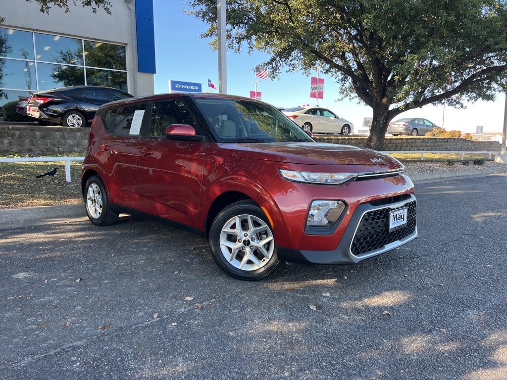 2022 Kia Soul LX's photo