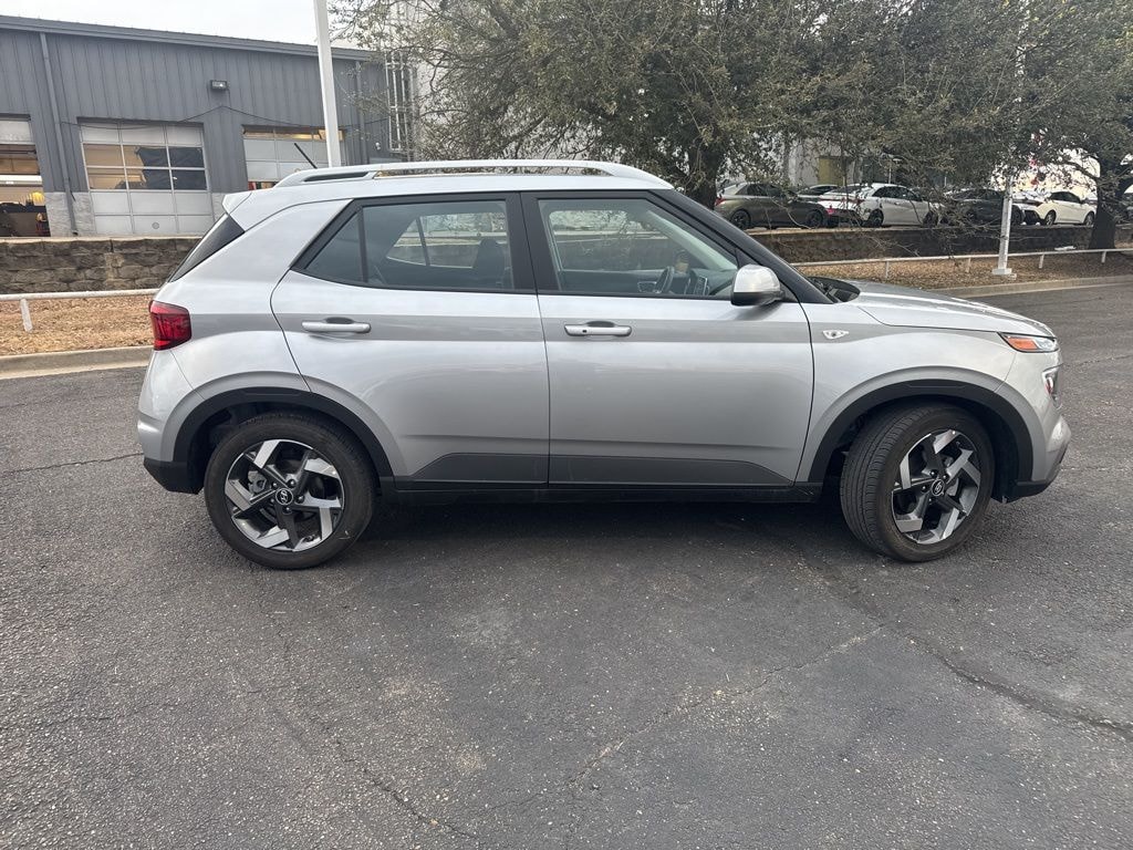Used 2025 Hyundai Venue SEL SUV