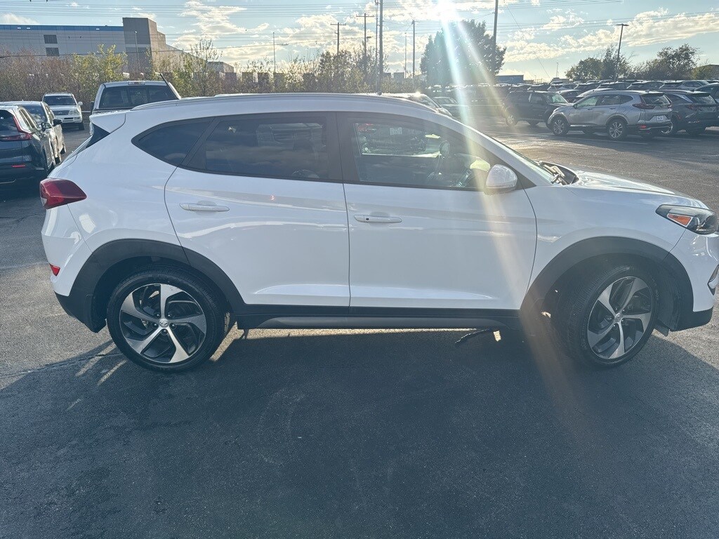 2016 Hyundai Tucson Sport photo 2