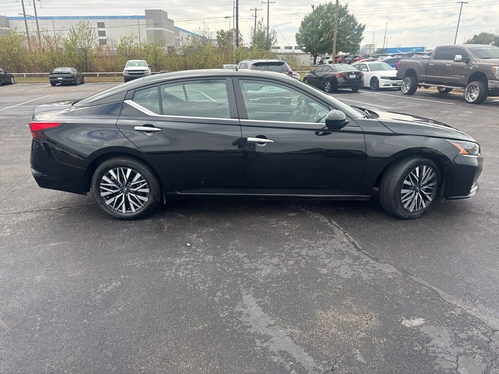 2023 Nissan Altima 2.5 SV photo 2