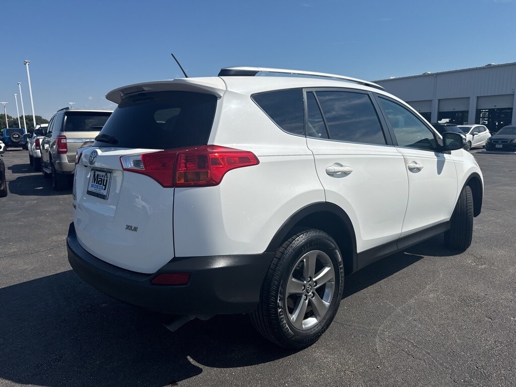 2015 Toyota RAV4 XLE photo 2