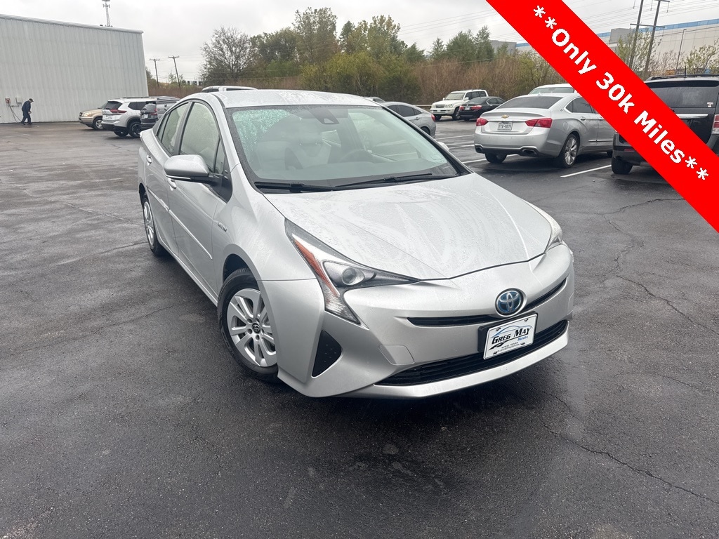 2017 Toyota Prius Two's photo