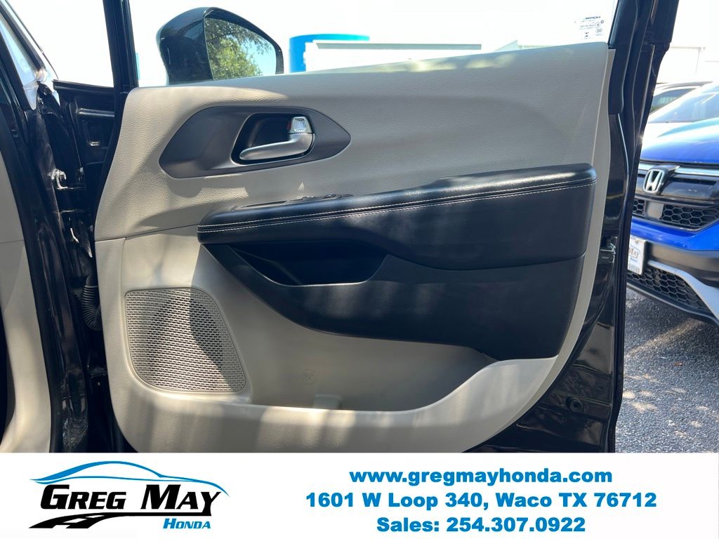 2022 Chrysler Pacifica Touring L - Photo 12