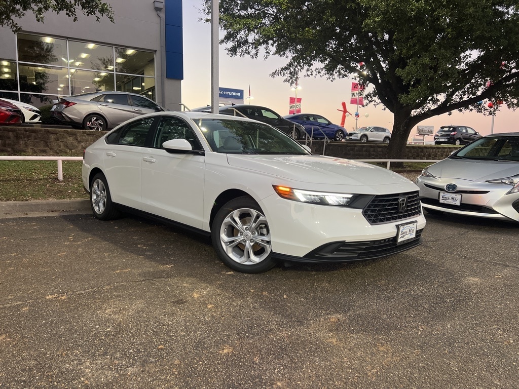 2025 Honda Accord LX's photo