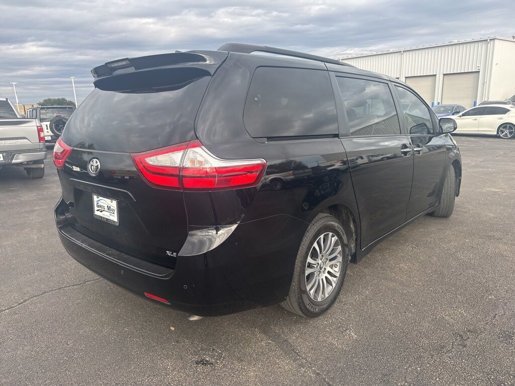 2018 Toyota Sienna XLE Limited Premium photo 3