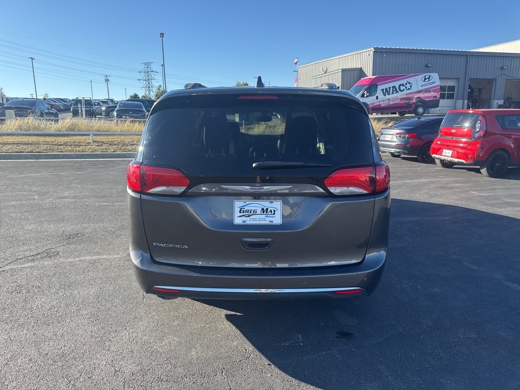 Used 2018 Chrysler Pacifica Touring L Minivan/Van