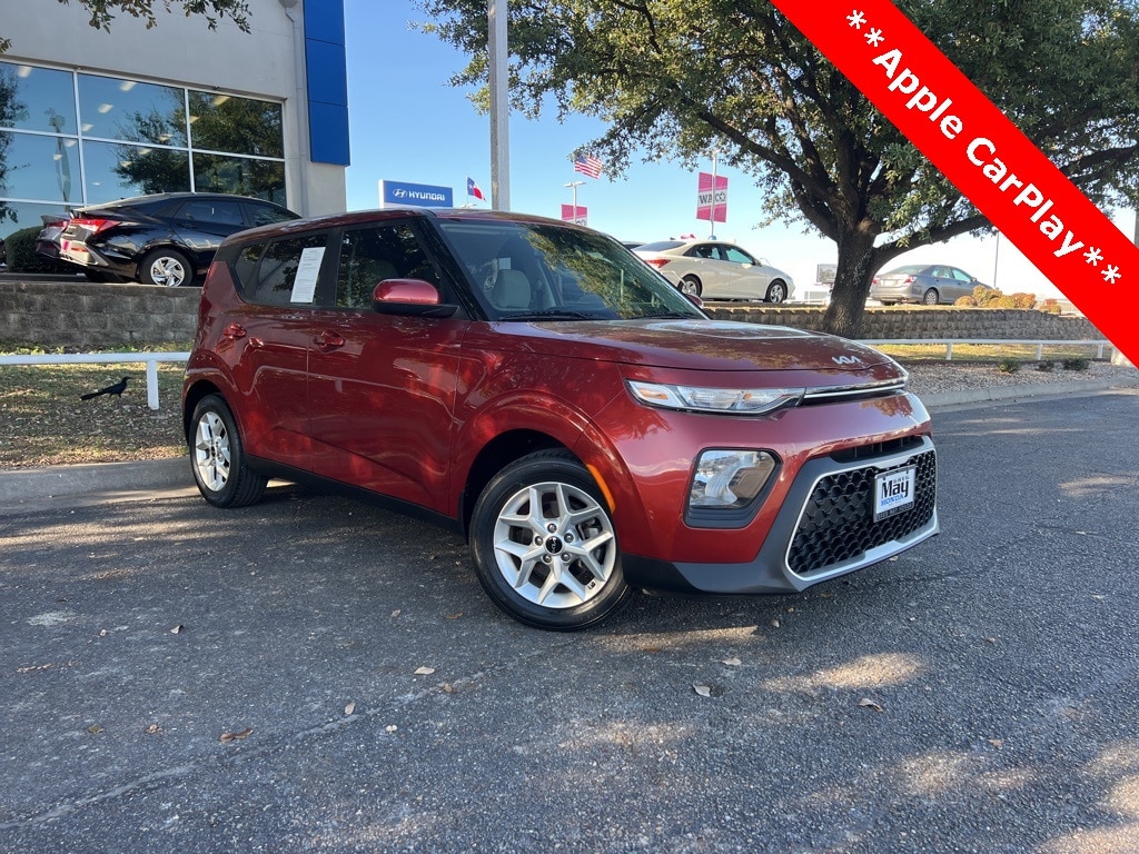 2022 Kia Soul LX's photo