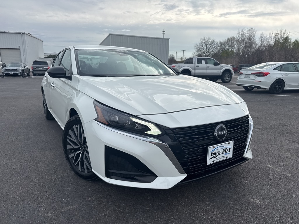 2025 Nissan Altima SV's photo