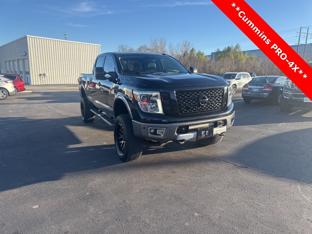 2017 Nissan Titan XD Pro-4X's photo