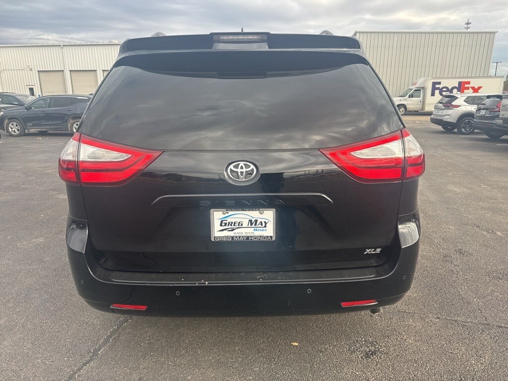 2018 Toyota Sienna XLE Limited Premium photo 4
