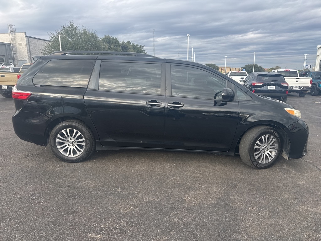 Used 2018 Toyota Sienna XLE Minivan/Van