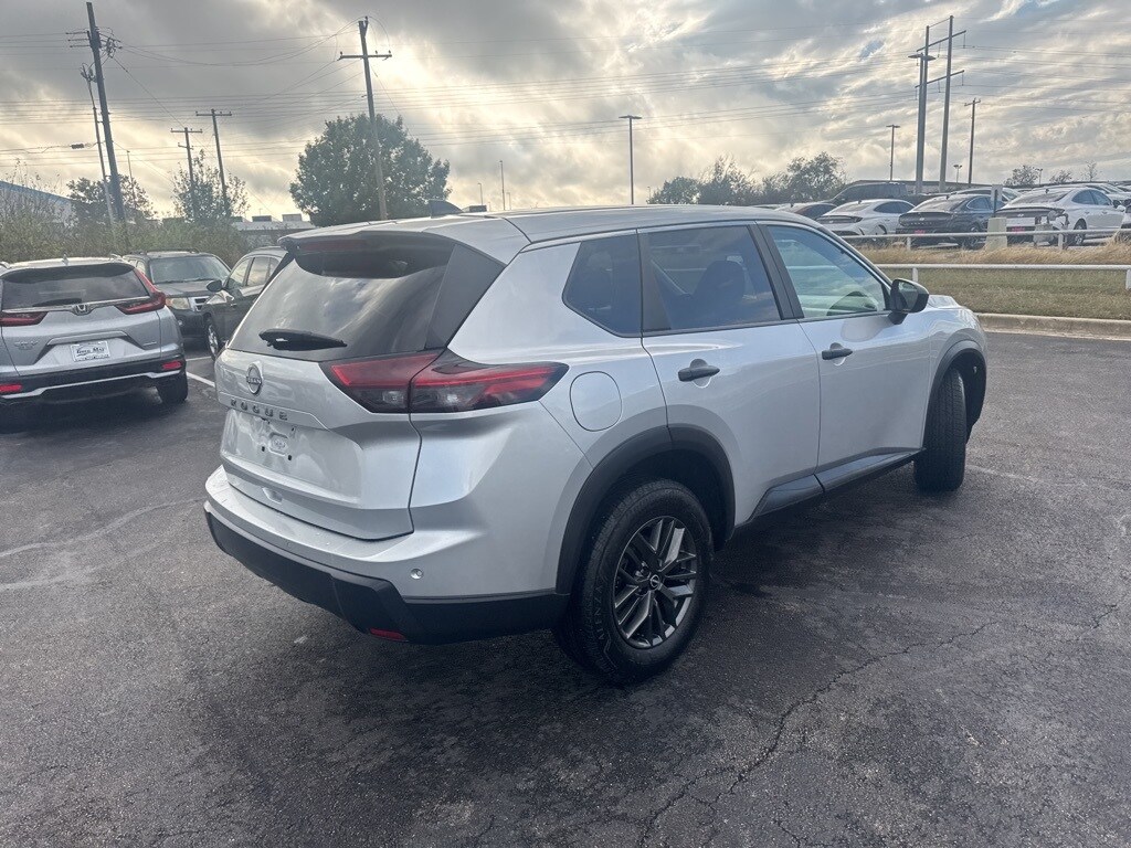 2024 Nissan Rogue S photo 2