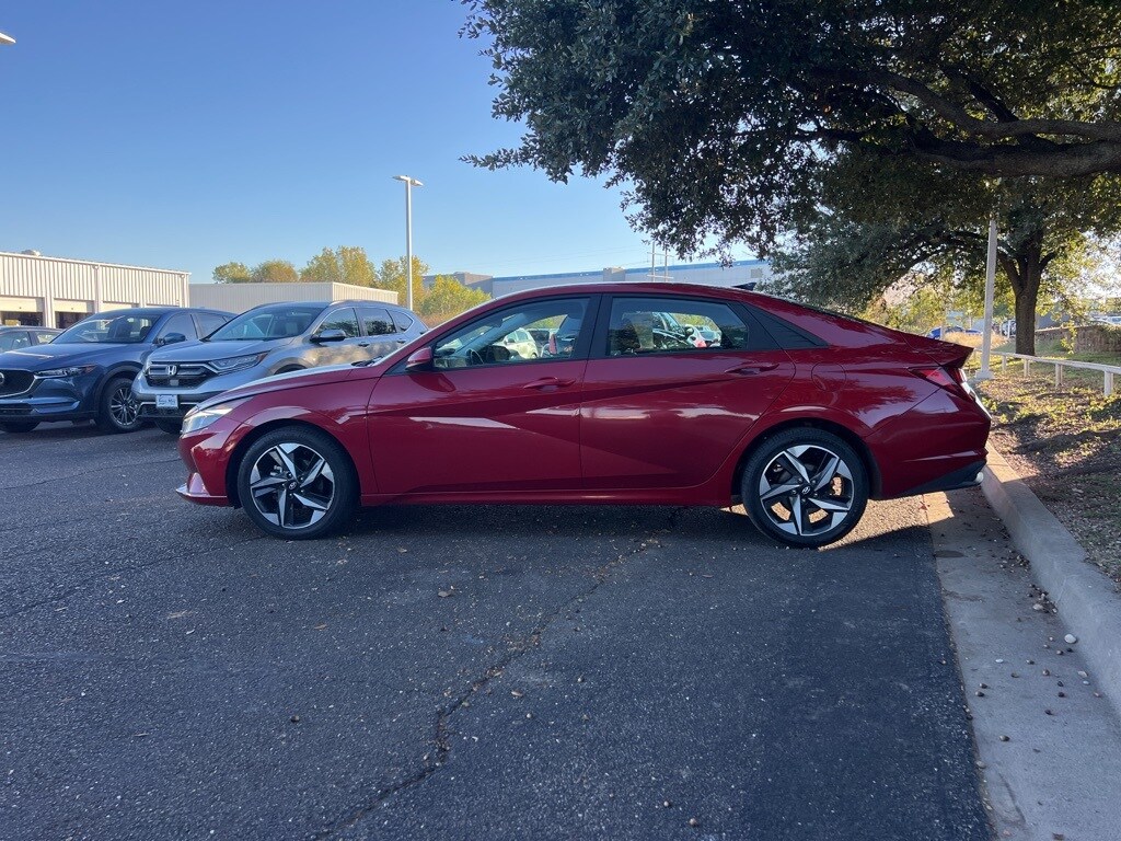 2023 Hyundai Elantra SEL photo 4