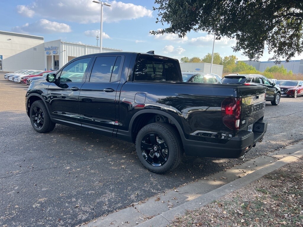 2026 Honda Ridgeline Black Edition photo 3